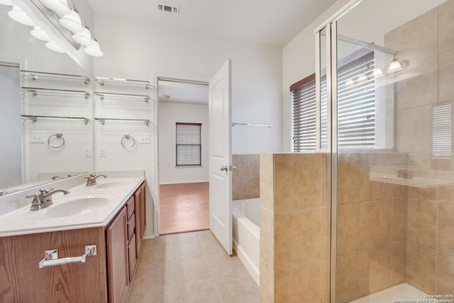 9955 Meadow Lark, House other with 4 bedrooms, 3 bathrooms and null parking in Converse TX | Image 13