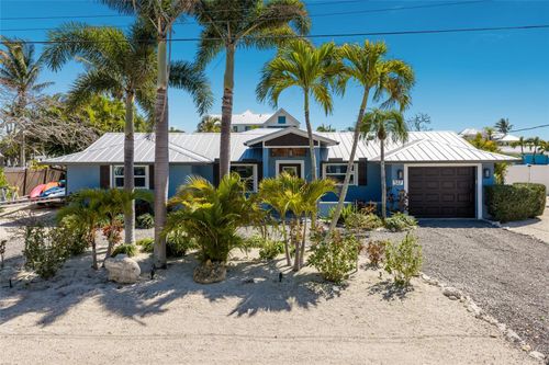 517 70th St, HOLMES BEACH, FL, 34217-1207 | Card Image