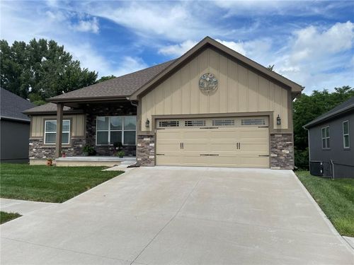 5205 University Ave, Saint Joseph, MO, 64503 | Card Image