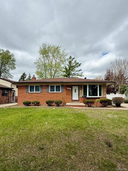 24522 Hass St, Dearborn Heights, MI, 48127-3146 | Card Image