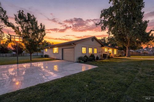 18 Reich St, Marsing, ID, 83639-5023 | Card Image
