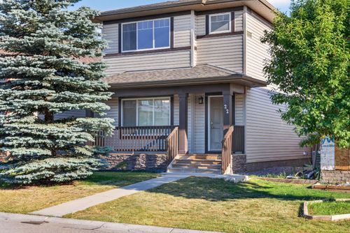 22 Panora Rd Nw, House with 3 bedrooms, 3 bathrooms and 2 parking in Calgary AB | Card Image