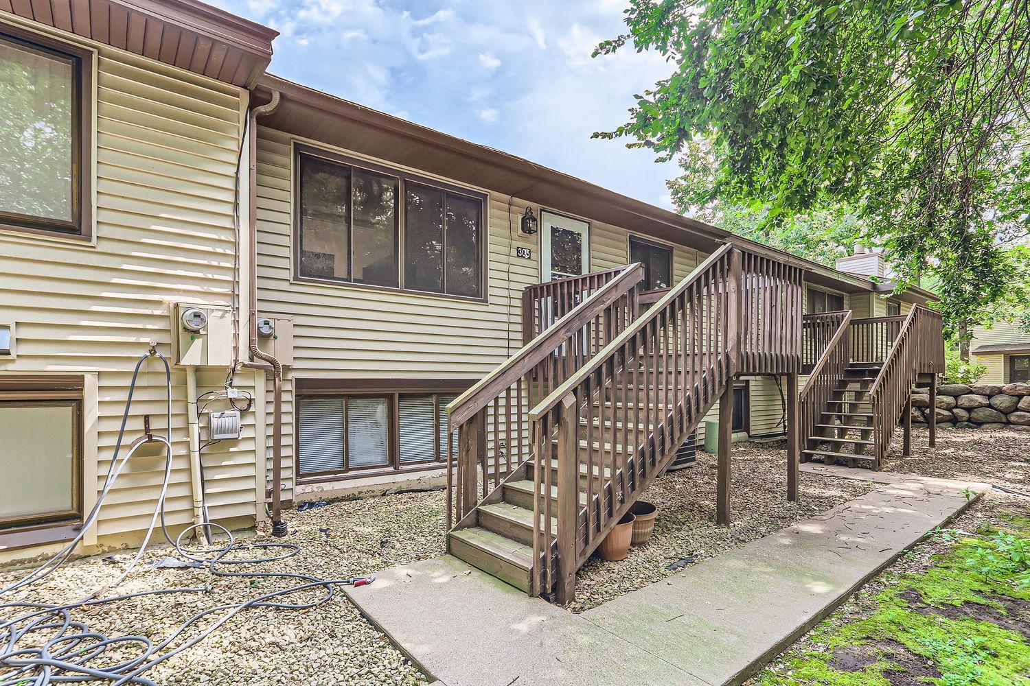 River Woods Ln, Burnsville, MN 55337