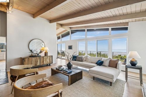 25 Ascot Ct, Oakland, CA, 94611-2524 | Card Image