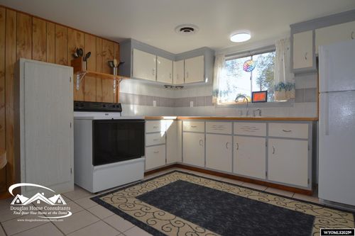 608 Arnold St, Glenrock, WY, 82637-5065 | Card Image