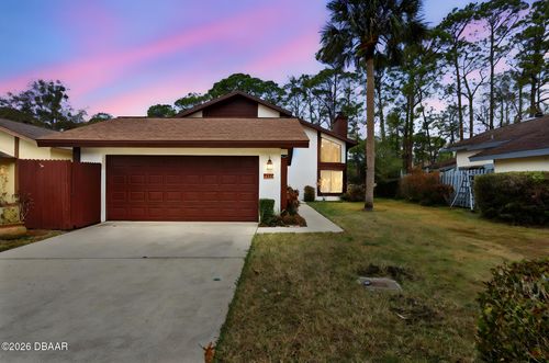117 Meadowbrook Cir, Daytona Beach, FL, 32114-1164 | Card Image