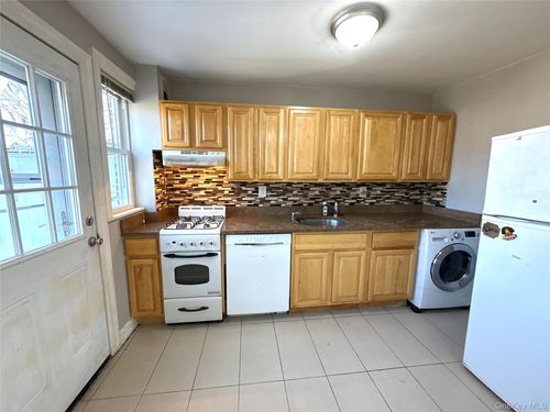 4030 44th Street, New York, NY, 11104 | Card Image