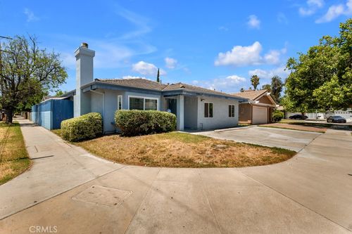 7701 Baird Ave, Reseda, CA, 91335 | Card Image