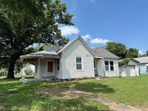 121 W Pine St, El Dorado Springs, MO, 64744-1750 | Card Image