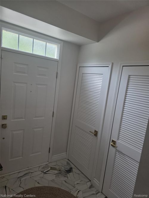 40488 Glen Eagle Ln, Canton, MI, 48188-2252 | Card Image