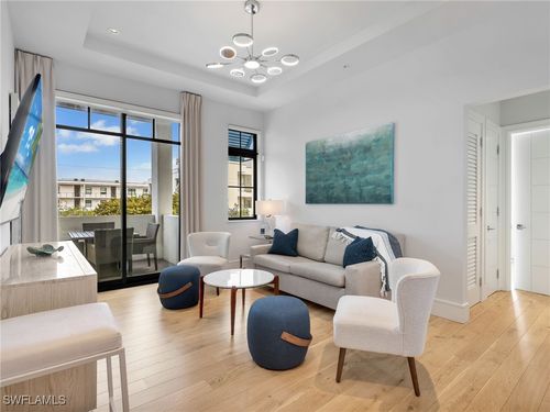 201-101 8th St S, NAPLES, FL, 34102-6121 | Card Image