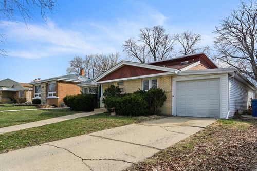 9829 S 51st Ave, Oak Lawn, IL, 60453-3052 | Card Image