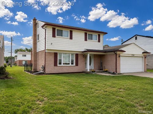 27336 Pierce St, Southfield, MI, 48076-3560 | Card Image