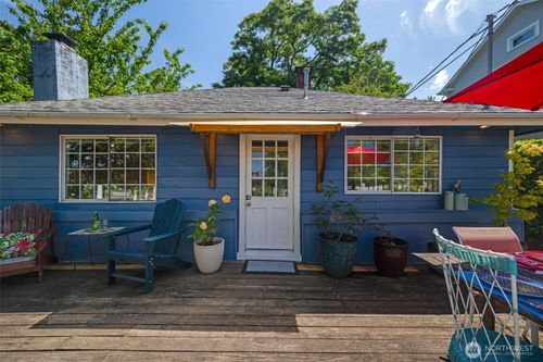 1524 30th Ave, Seattle, WA, 98122-3214 | Card Image
