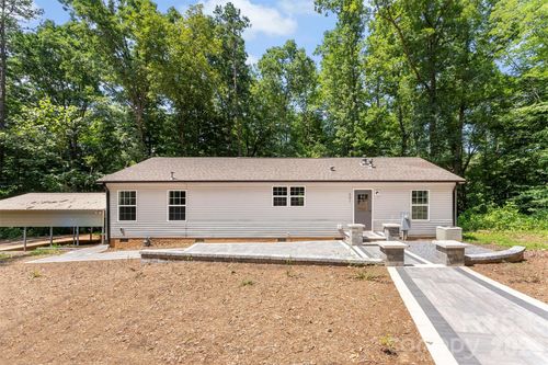 621 Sunset Dr, Bessemer City, NC, 28016-9605 | Card Image