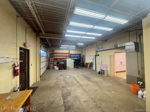 17140 Ecorse Rd, Allen Park, MI, 48101-2454 | Card Image