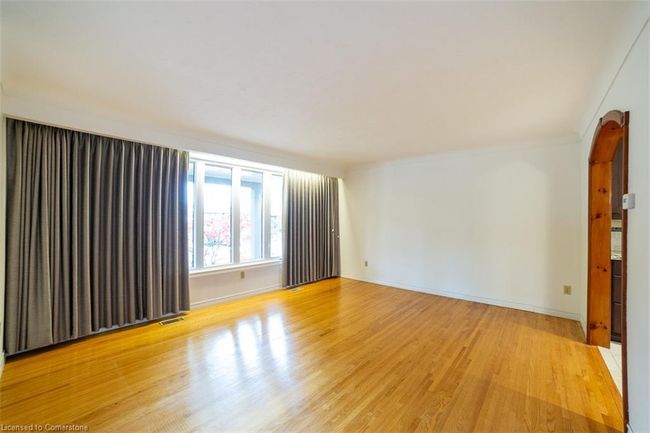 125 Lakeside Dr, House other with 4 bedrooms, 2 bathrooms and 5 parking in Grimsby ON | Image 4