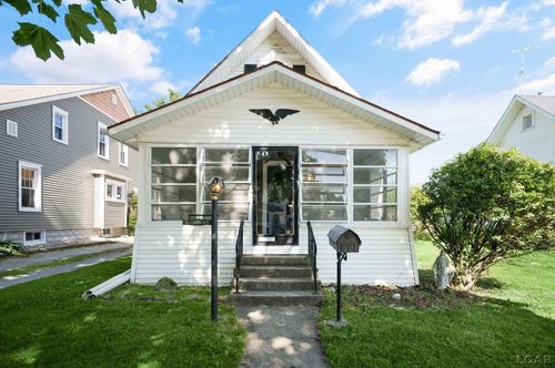 304 Giles Ave, Blissfield, MI, 49228-1223 | Card Image