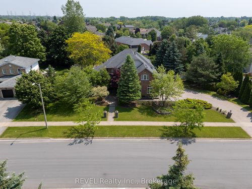 8055 Mount Carmel Blvd, Niagara Falls, ON, L2H2Z1 | Card Image