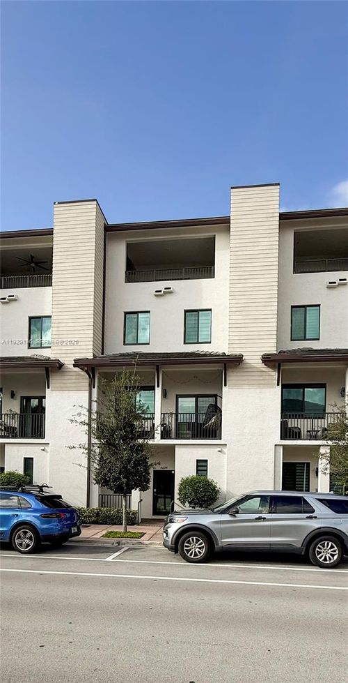 4654 Nw 84th Ave, Doral, FL, 33166-5888 | Card Image