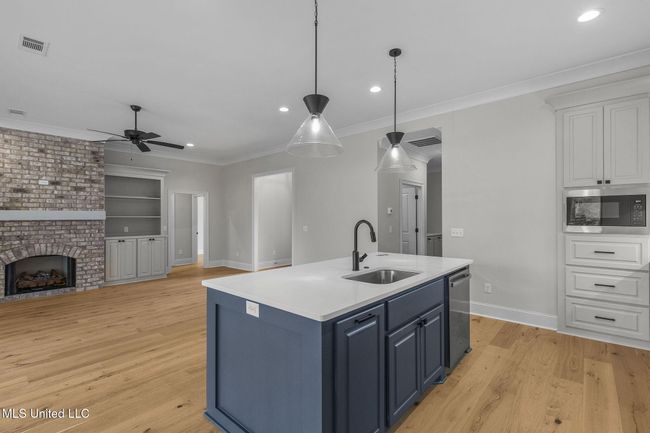 24-web-or-mls-202 Lizzy-20 | Image 22