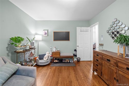 3970 45th St, Sunnyside, NY, 11104-2104 | Card Image