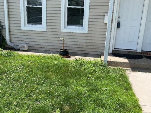 28 Spring St, Enfield, CT, 06082-3428 | Card Image