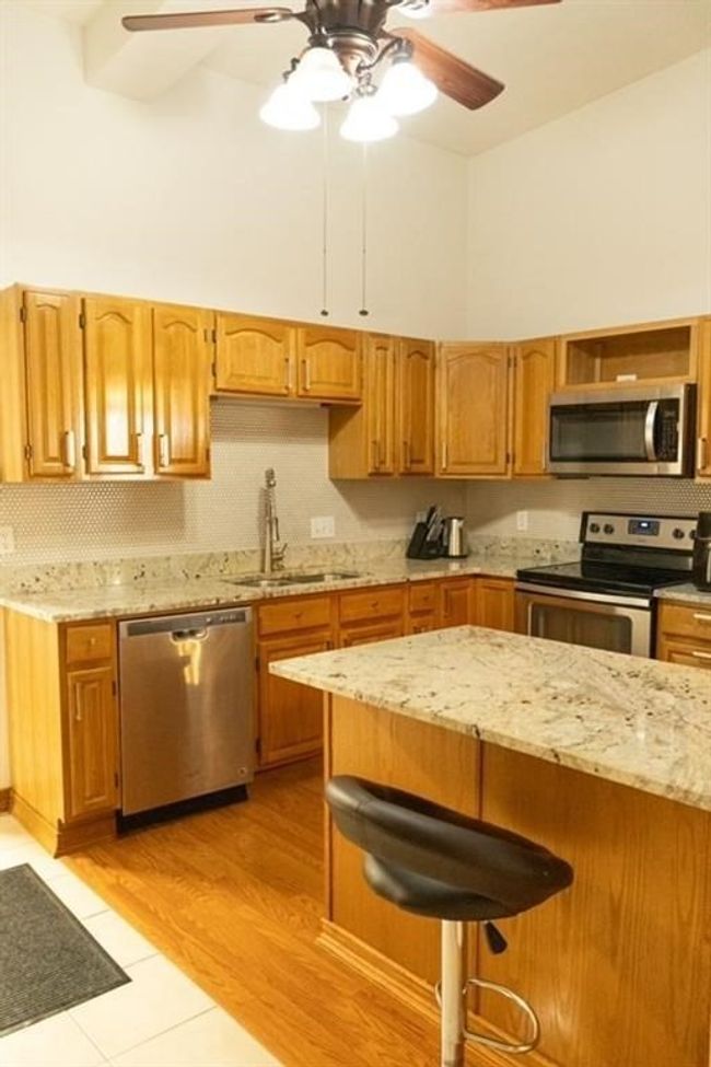 APT-25 - 148 Bernon St, Condo with 2 bedrooms, 1 bathrooms and 2 parking in Woonsocket RI | Image 7