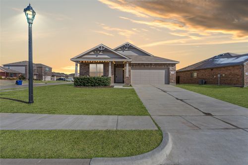 1061 Stanridge Ln, Van Alstyne, TX, 75495-2867 | Card Image