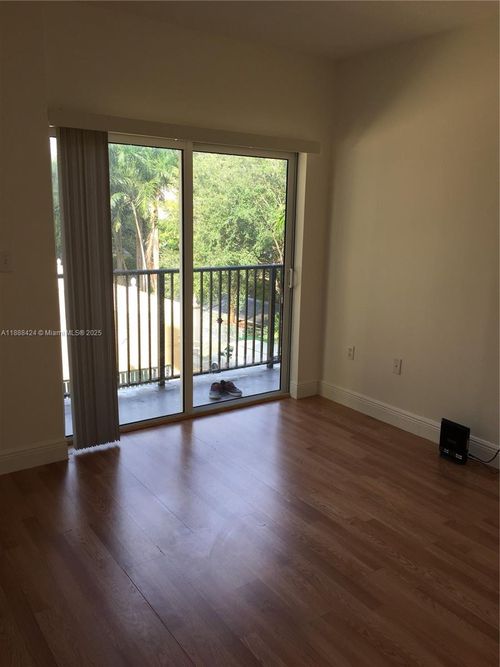 apt-304-3410 Coral Way, Miami, FL, 33145-3081 | Card Image