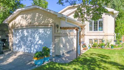 3 Squamish Blvd W, House detached with 4 bedrooms, 3 bathrooms and 4 parking in Lethbridge AB | Image 1