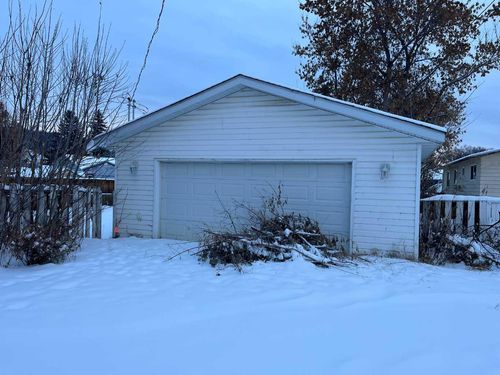 9518 85 Ave, Peace River, AB, T8S1G3 | Card Image