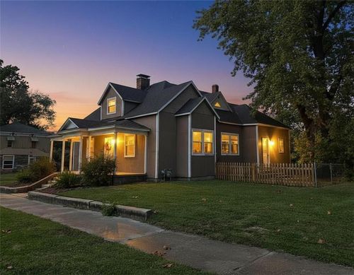 921 Clay St, Chillicothe, MO, 64601-2511 | Card Image