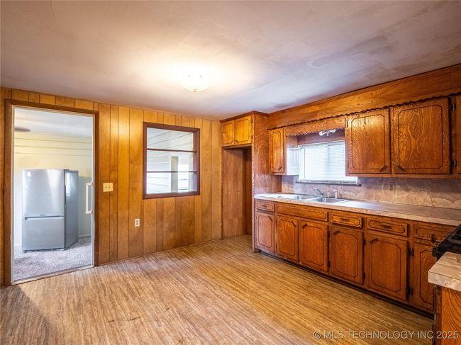 805 2 Nd St, House other with 3 bedrooms, 2 bathrooms and null parking in Quinton OK | Image 10