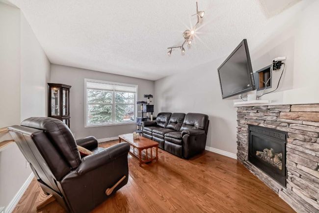 163 Eversyde Circle Sw, Home with 4 bedrooms, 2 bathrooms and 2 parking in Calgary AB | Image 6
