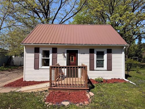 3238 7th St, Eau Claire, WI, 54703-1527 | Card Image