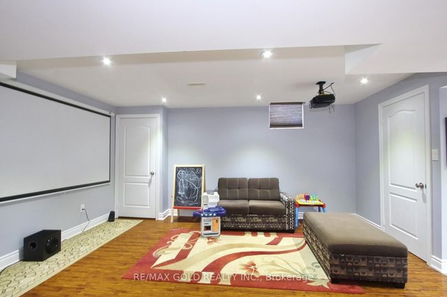 14 Ladbrook Cres, House other with 7 bedrooms, 5 bathrooms and 4 parking in Brampton ON | Image 34