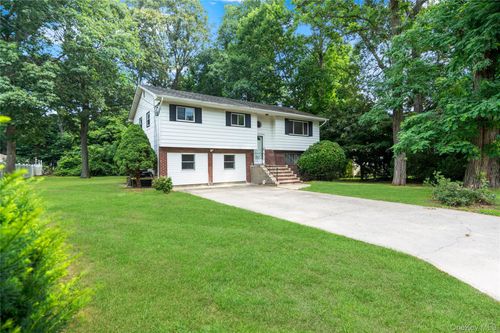 39 Wolfhollow Rd, Centereach, NY, 11720-4132 | Card Image