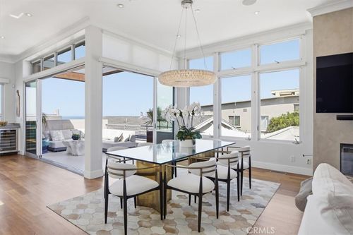 1211 Bayview Dr, Manhattan Beach, CA, 90266-4715 | Card Image