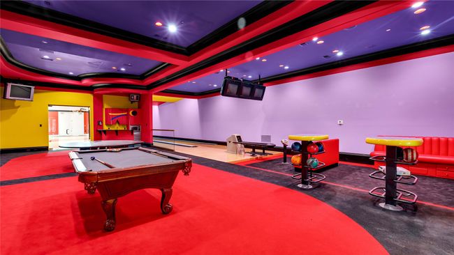 Entertainment Lounge | Image 19