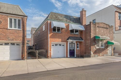 2323 32nd St, Astoria, NY, 11105-2414 | Card Image