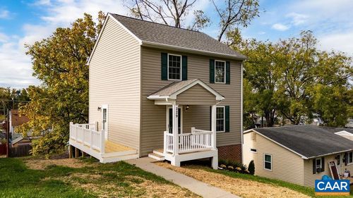 229 S Winchester Ave, Waynesboro, VA, 22980-5844 | Card Image