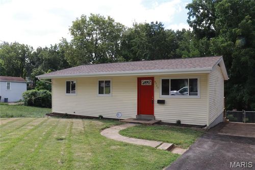 8922 Higginson Dr, Saint Louis, MO, 63121-3930 | Card Image