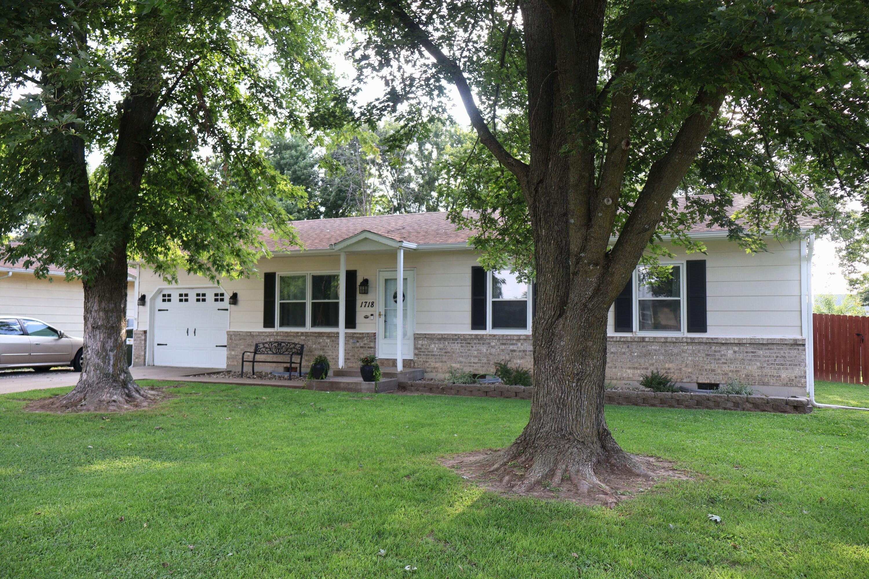 Residential in MOBERLY 2