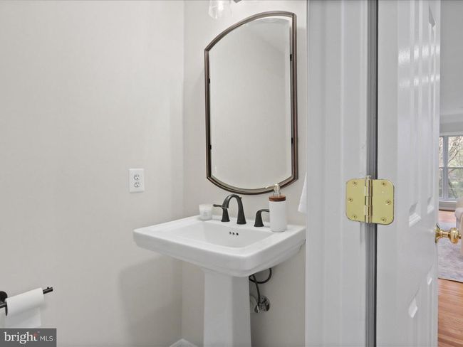 9332 Branch Side Ln, Townhouse with 4 bedrooms, 4 bathrooms and null parking in FAIRFAX VA | Image 20