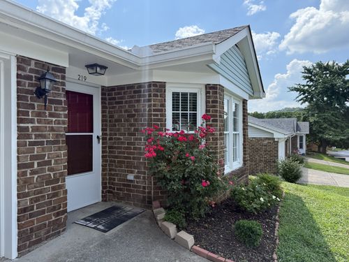 219 Myhr Grn, Nashville, TN, 37221-2822 | Card Image