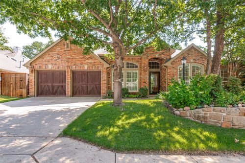 828 Spring Creek Dr, Grapevine, TX, 76051-8267 | Card Image