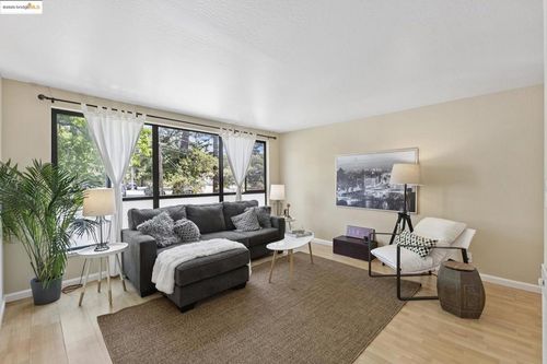 2632 Warring St, Berkeley, CA, 94704-3424 | Card Image