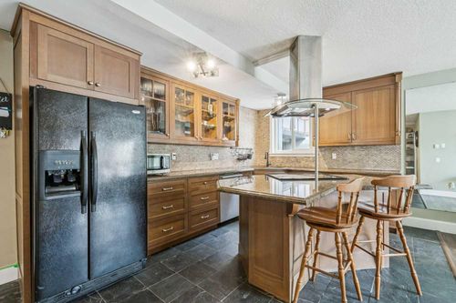 103-1915 26 St Sw, Calgary, AB, T3E2A2 | Card Image