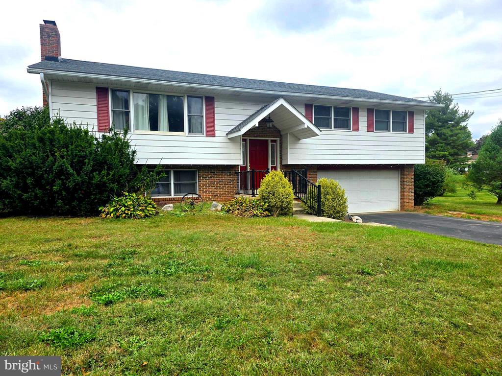 Lynda Dr, Denver, PA 17517